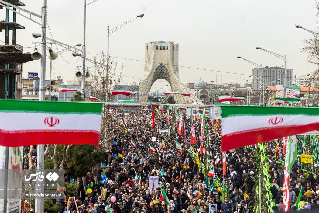 رهبر ما تا که لب تر کرد، آوردیم‌ جان